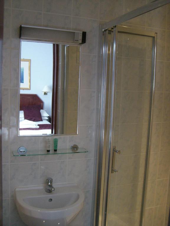 Kings Paget Hotel West Drayton  Room photo