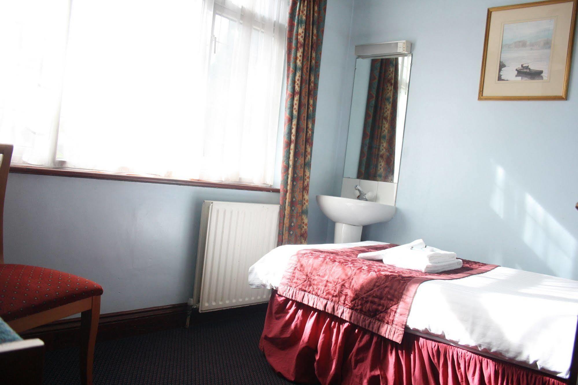 Kings Paget Hotel West Drayton  Exterior photo